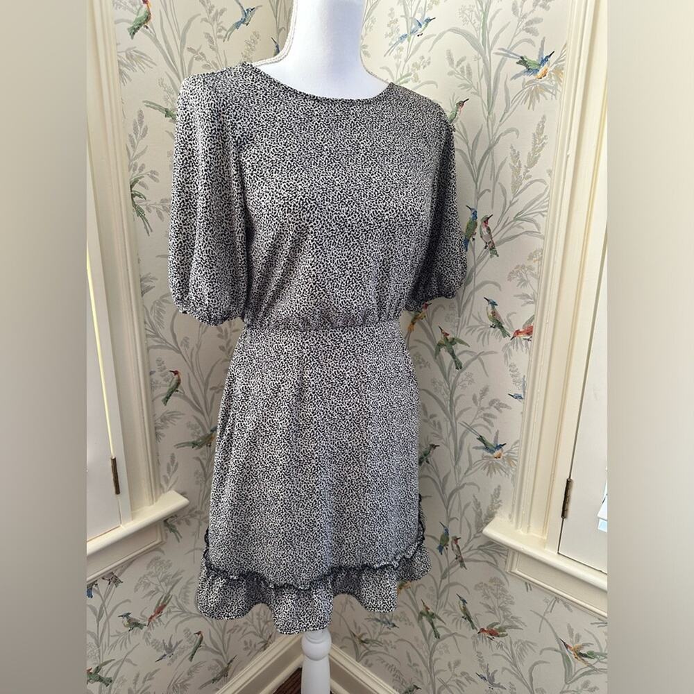 Sienna Sky short sleeves dress with ruffles and tie string on back size small